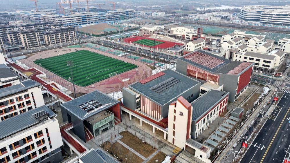 北京四中雄安校区和雄安史家胡同小学（2月6日摄，无人机照片）。新华社记者 牟宇 摄
