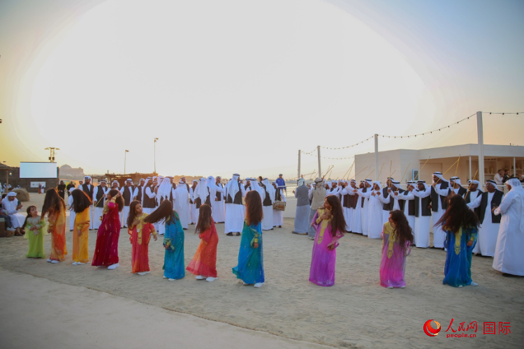 阿拉伯传统歌舞表演。人民网 塔里克·易卜拉欣摄