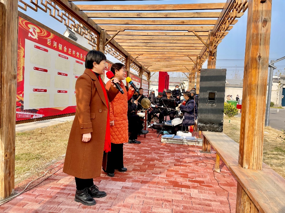 河南安阳内黄县余庄村村民们正排练元宵节晚会节目。受访者供图