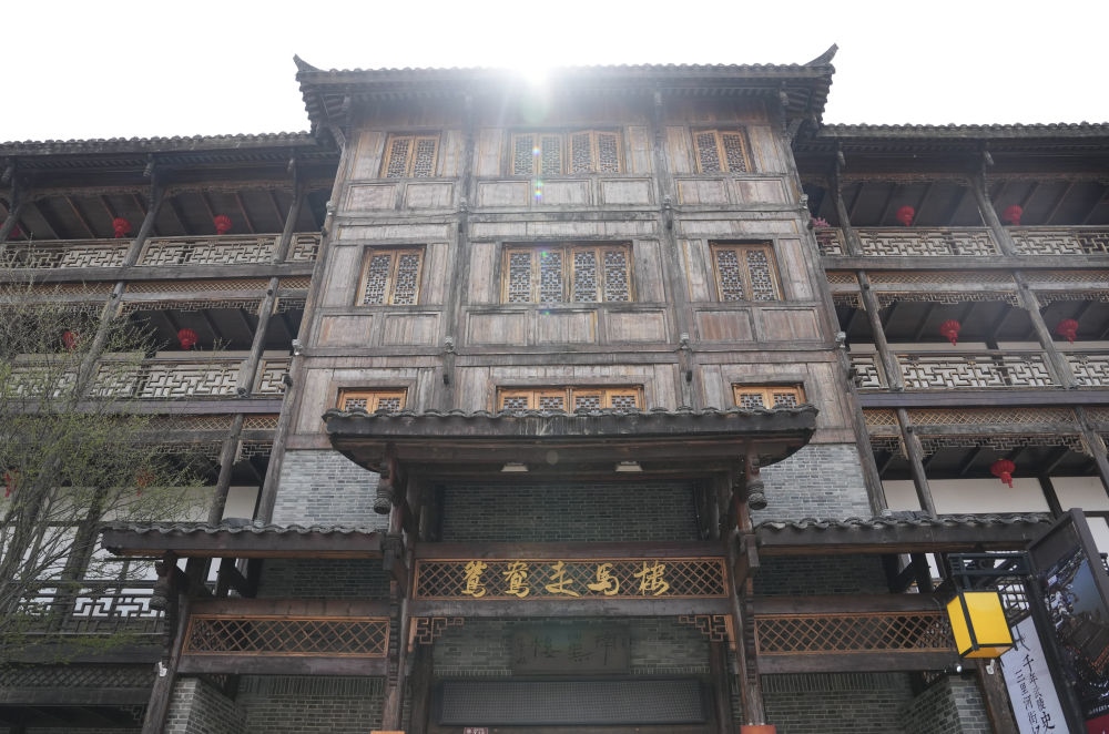 河街上的中国古代戏楼结构建筑——鸳鸯走马楼