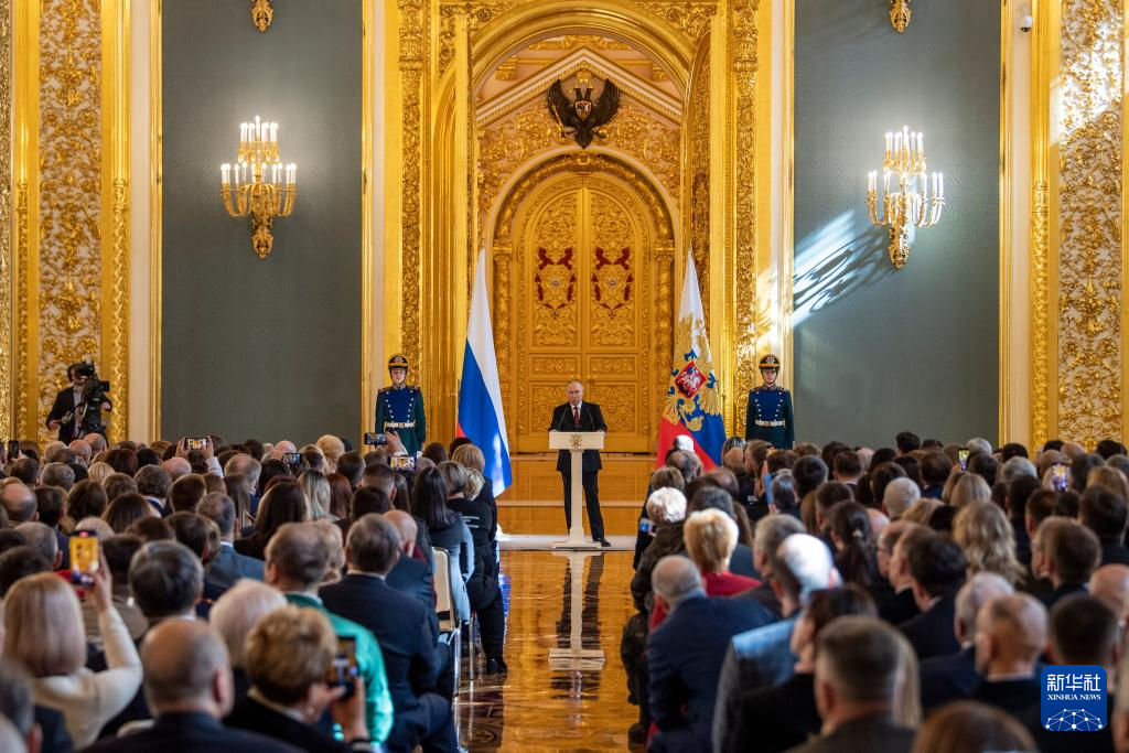 3月20日，俄罗斯总统普京在莫斯科克里姆林宫与其竞选团队代表举行见面会。新华社记者 曹阳 摄