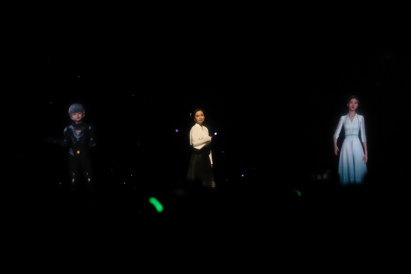 开场节目表演《彩云之南》。图片来源:人民视频