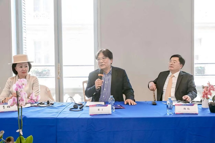法中交流促进会会长、作家、翻译家、法国最高荣誉骑士勋章获得者亚丁发言（图片：中国传媒大学