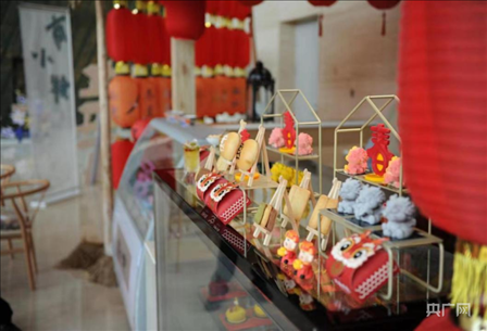 郑州商代都城遗址博物院文创产品“商小鲜”(央广网发 邢小龙 摄)