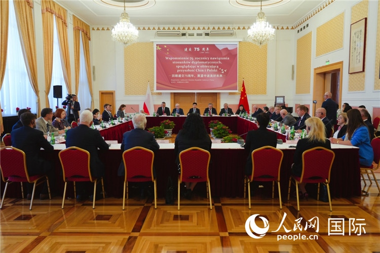 图为座谈会现场。 人民网记者 李增伟 摄
