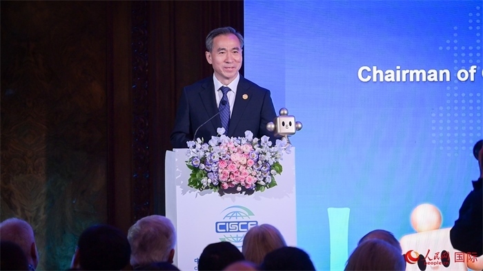 中国国际贸易促进委员会会长任鸿斌致辞。人民网 郭锦标摄