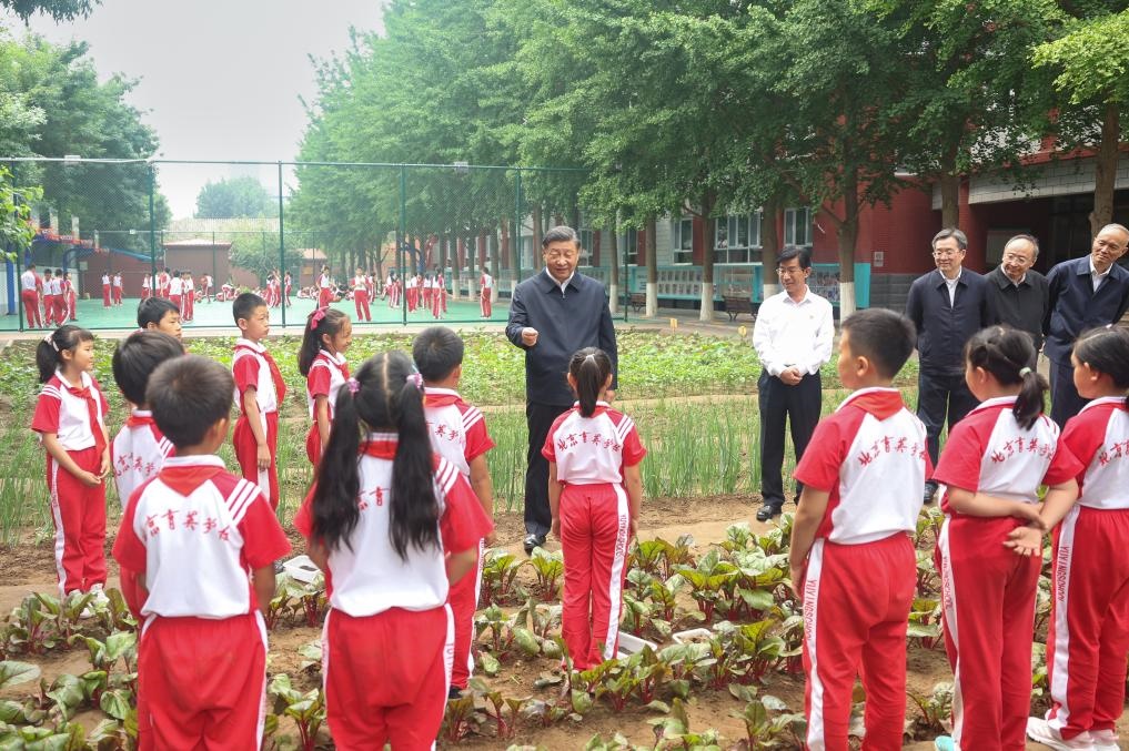 2023年5月31日，习近平总书记在北京育英学校考察。新华社记者 鞠鹏 摄