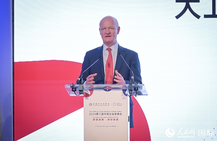 英国前负责大学与科研事务的国务大臣、英国皇家学会院士大卫·威利茨致辞。人民网 郭锦标摄