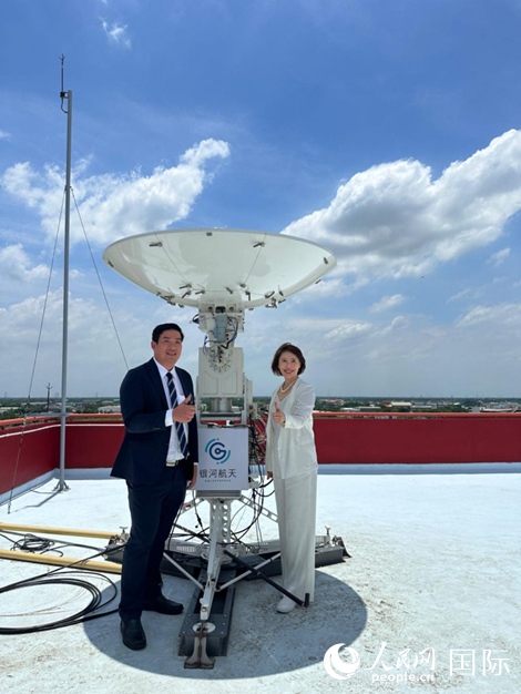 中泰两国校企合作共赢。左为马汉科理工大学校长帕纳威·普卡亚多，右为银河航天联合创始人刘畅。人民网记者 简承渊摄