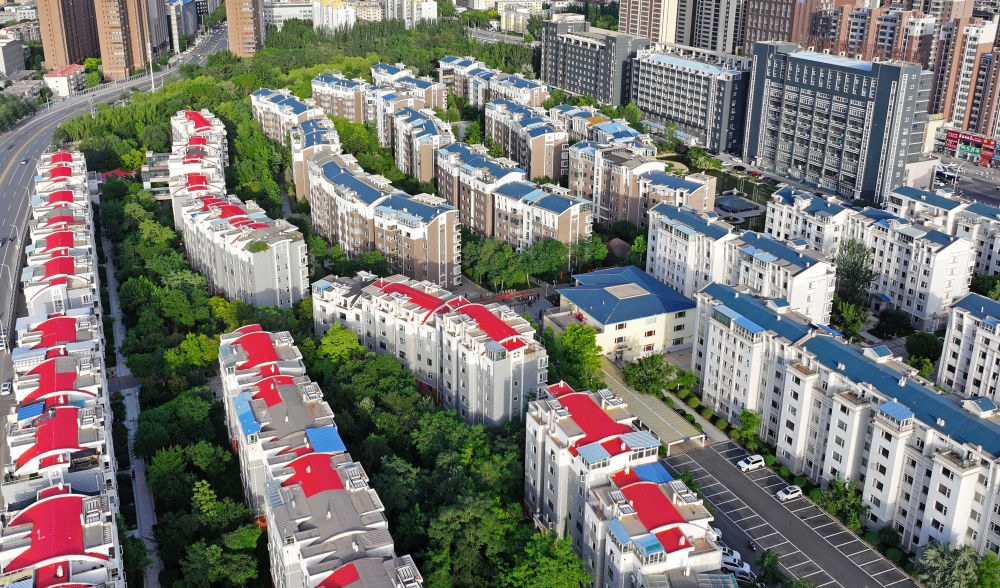 6月19日拍摄的长城花园社区（无人机照片）。