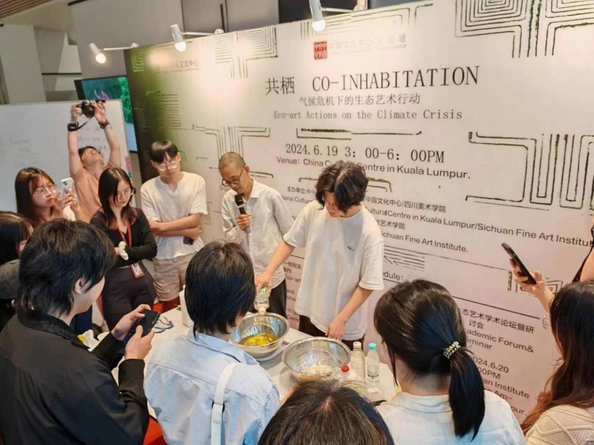 棕榈油Mapping与废油皂制作生态艺术工坊于20日早上在吉隆坡中国文化中心举办。 吉隆坡中国文化中心供图