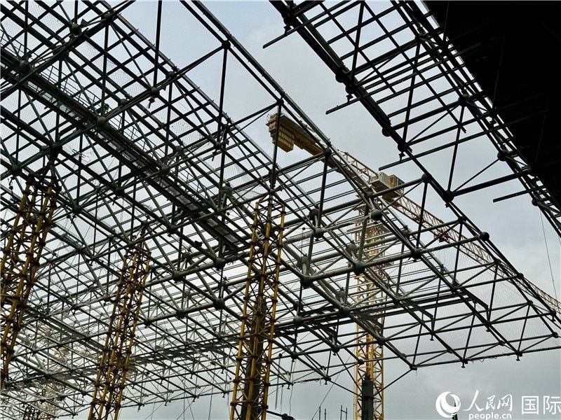 沈白高铁通化西站施工现场。人民网 谢莹摄