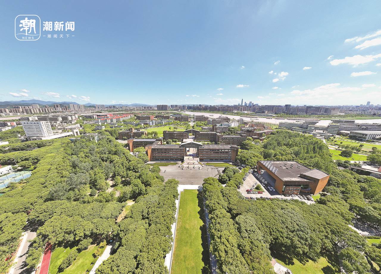 俯瞰宁波大学。潮新闻记者 贺元凯 周旭辉 彭鹏 摄