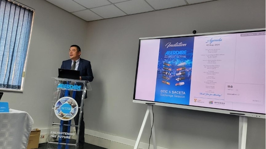 南中经贸协会秘书长韦冬泽致辞。南中经贸协会供图