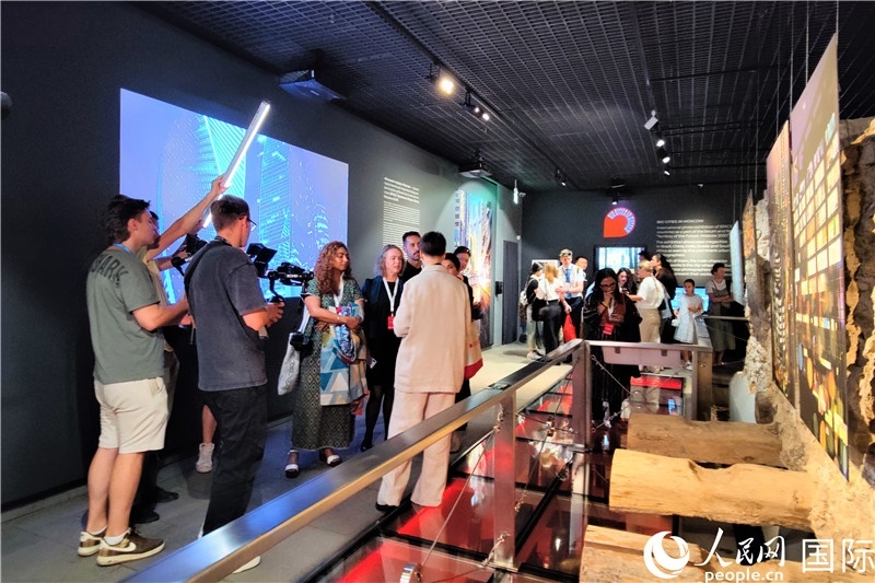 金砖国家城市主题摄影展现场。人民网记者 于宏建摄