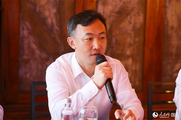 中国驻里约热内卢代总领事王海涛在座谈会上致辞。人民网记者 陈海琪摄
