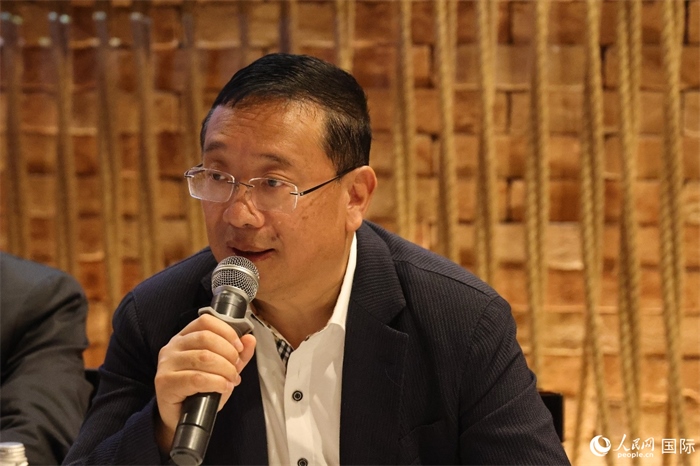 巴西文协主席上官建峰在座谈会上致辞。人民网记者 陈海琪摄