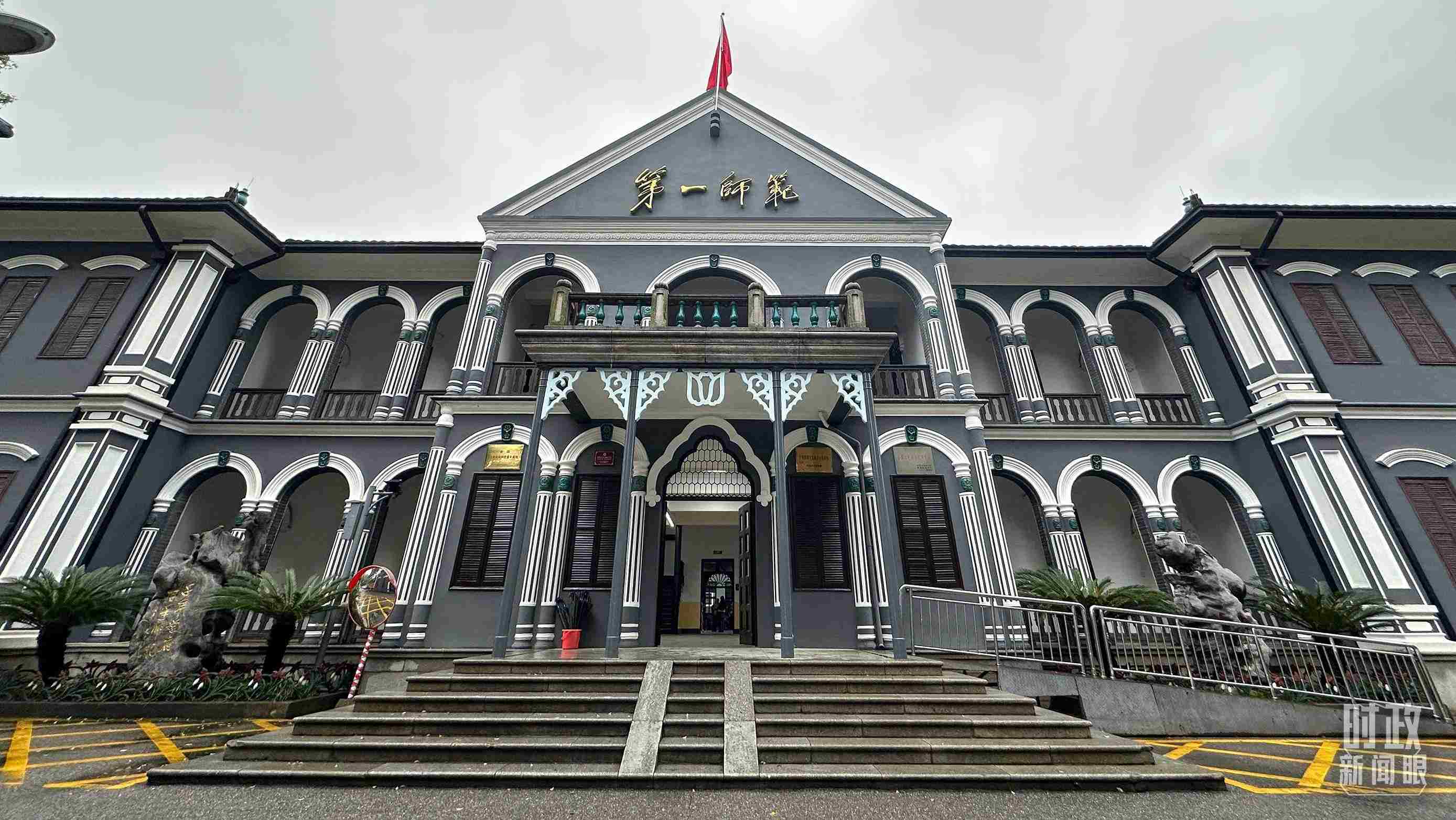  △2024年3月，习近平来到湖南第一师范学院（城南书院校区）考察。当时他说，国家要强大，必须办好教育。（总台央视记者覃思拍摄）