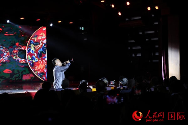 演出现场，演员带来唢呐独奏《看秧歌》。人民网记者 杨一摄