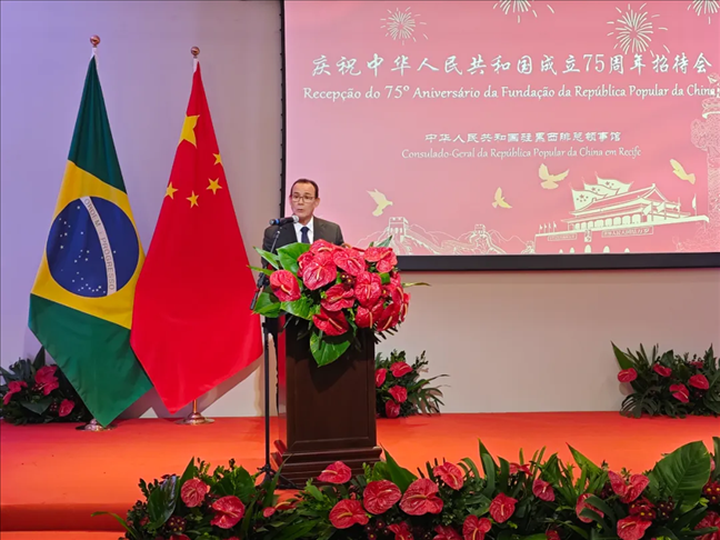 塞尔希培州州长代表、副州长索布拉尔在招待会上致辞。 中国驻累西腓总领馆供图