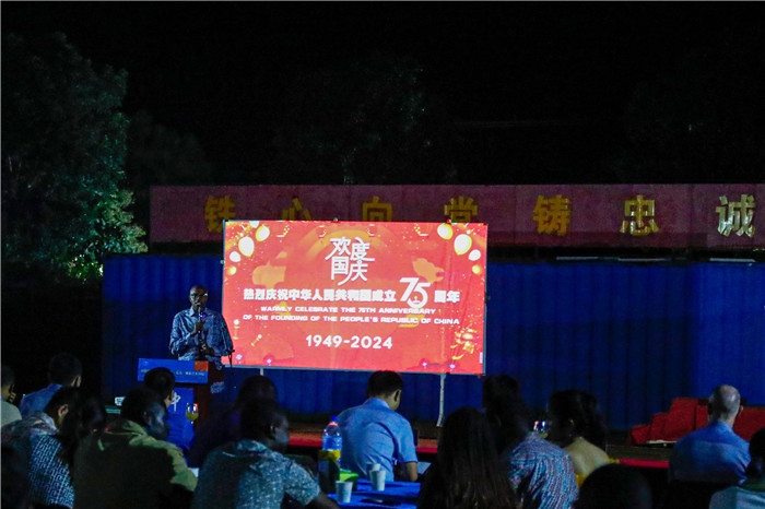 图3-联南苏团代表发言（孙千摄）