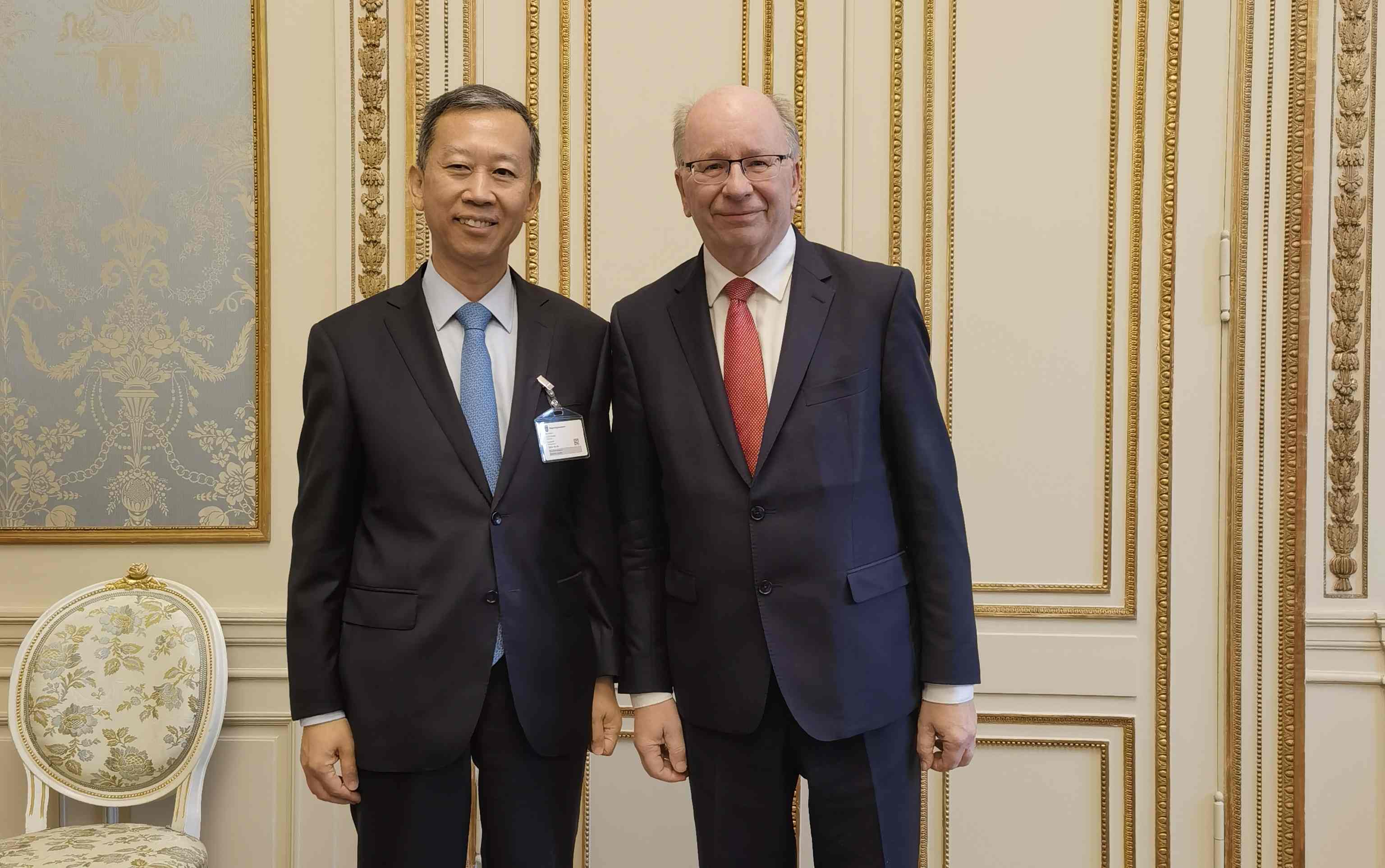 中国驻瑞典大使崔爱民会见瑞典外交国务秘书哈特留斯。 中国驻瑞典大使馆供图