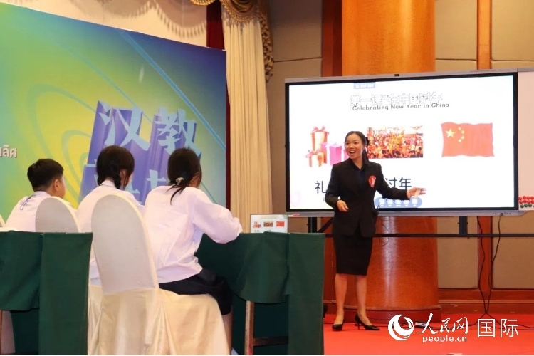 泰国本土中文教师参赛者现场授课。人民网实习生 姚欣可摄