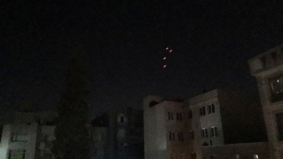  这是10月26日4点50分左右拍摄的德黑兰市区。当地时间26日凌晨，新华社记者在伊朗首都德黑兰多次听到爆炸声。新华社记者姚兵摄