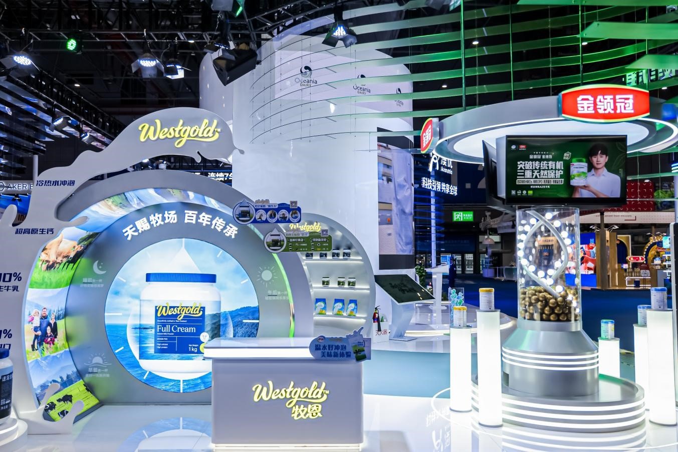 伊利在第七届进博会上展出多品类全球健康产品。（受访者供图）