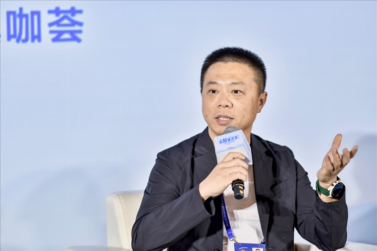 量子之歌集团创始人、董事长李鹏。人民网 任峰涛摄