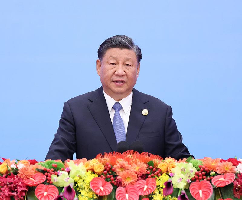 2023年10月18日，习近平主席在北京人民大会堂出席第三届“一带一路”国际合作高峰论坛开幕式并发表题为《建设开放包容、互联互通、共同发展的世界》的主旨演讲。