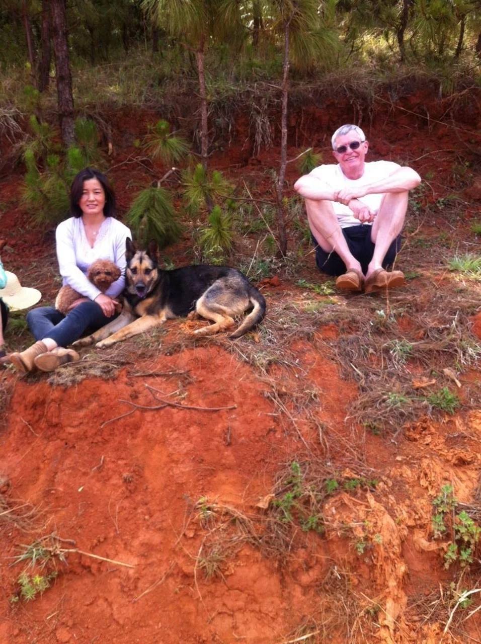 奈斯和妻子在云南东川打造了一个名叫“卡比杉”的农场。