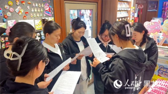 工会组织企业职工开展技能培训活动。人民网记者 张哲鑫摄