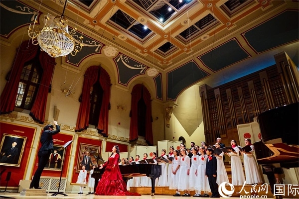 大合唱《灯火里的中国》。杨浩鹏摄