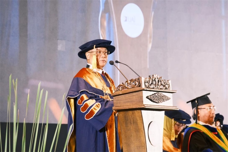 阿拉扎大学校长亚瑟普致辞。阿拉扎大学孔子学院供图