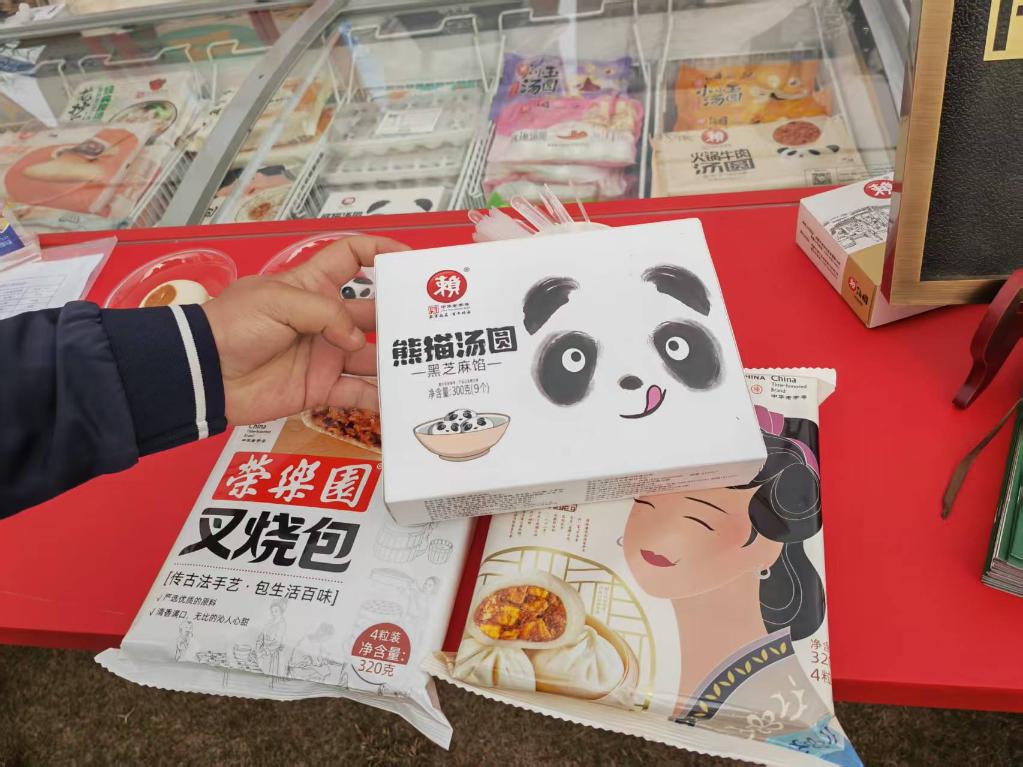 赖汤圆推出的新品熊猫汤圆（3月21日摄）。新华社记者 张海磊 摄