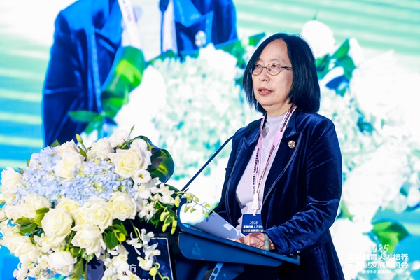 中国高等教育学会学术咨询发展委员会委员、中国高等教育学会原副秘书长、《中国高教研究》主编王小梅。