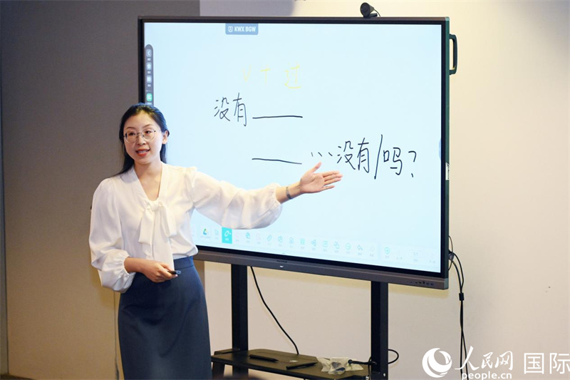 参赛教师在国际中文教师教学比赛中。主办方供图