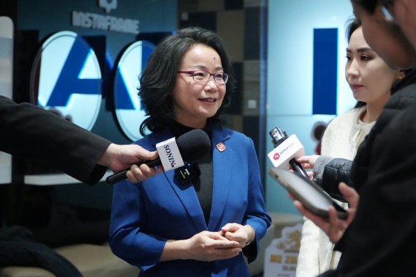 沈敏娟大使接受中蒙主流媒体采访。中国驻蒙古国使馆供图