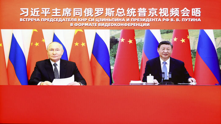 1月21日下午，国家主席习近平在北京人民大会堂同俄罗斯总统普京举行视频会晤。新华社记者 刘彬 摄
