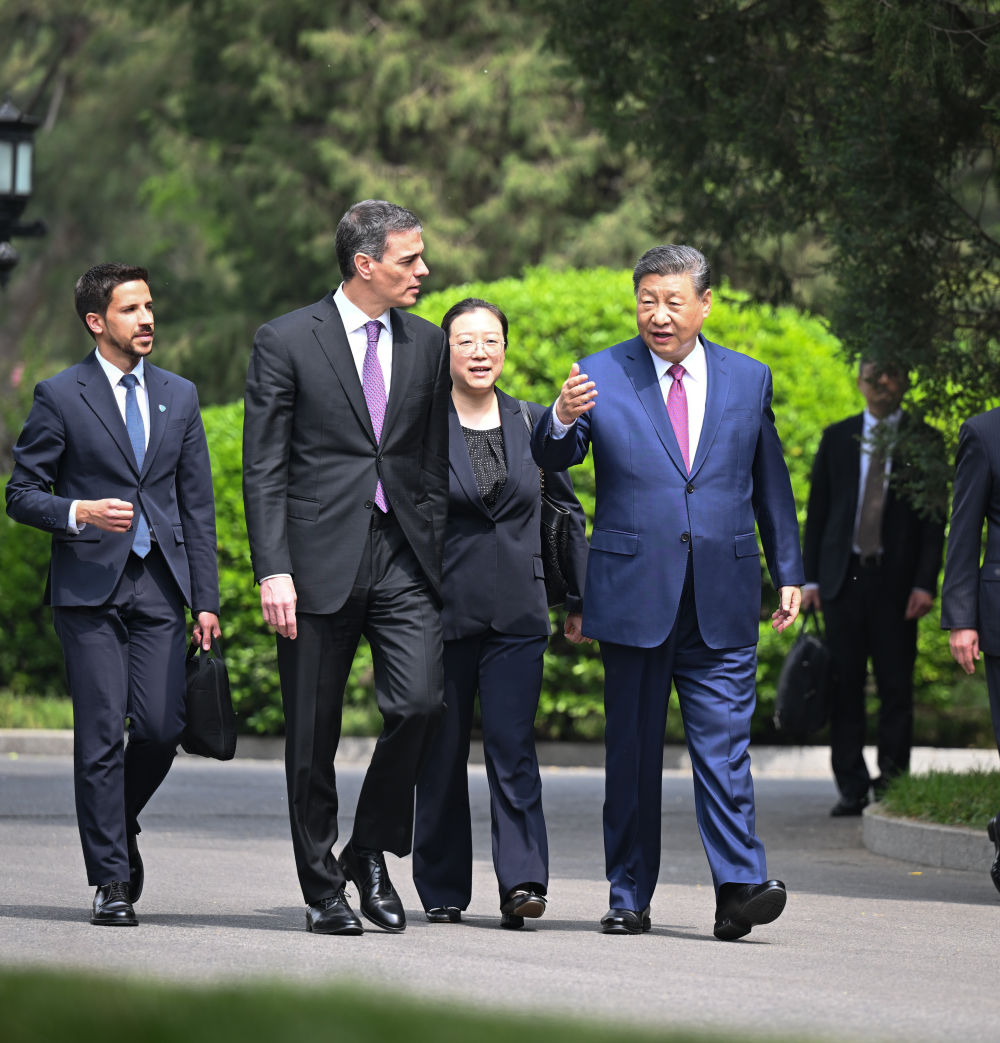 4月11日上午，国家主席习近平在北京钓鱼台国宾馆会见来华访问的西班牙首相桑切斯。新华社记者 李响 摄