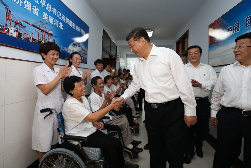 2016年7月28日，习近平总书记在河北省唐山市截瘫疗养院看望慰问截瘫伤员。