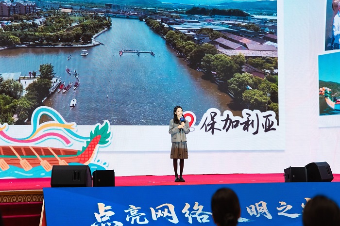 果小桃分享《照亮乡土，连接世界》