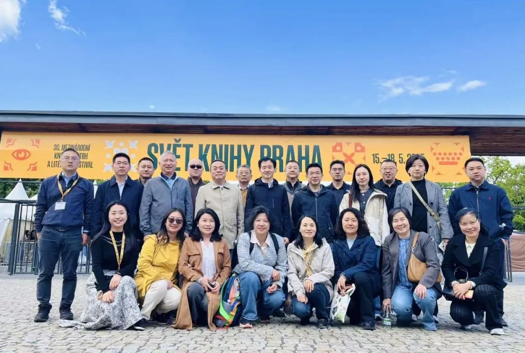 中国出版界代表团合影。图片均由国图集团供图