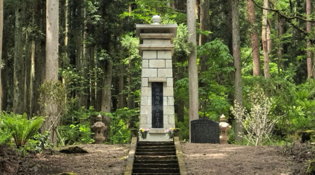 福岛县猪苗代町中国殉难劳工慰灵碑修缮完工暨植树祭扫仪式举行。中国驻新潟总领馆供图