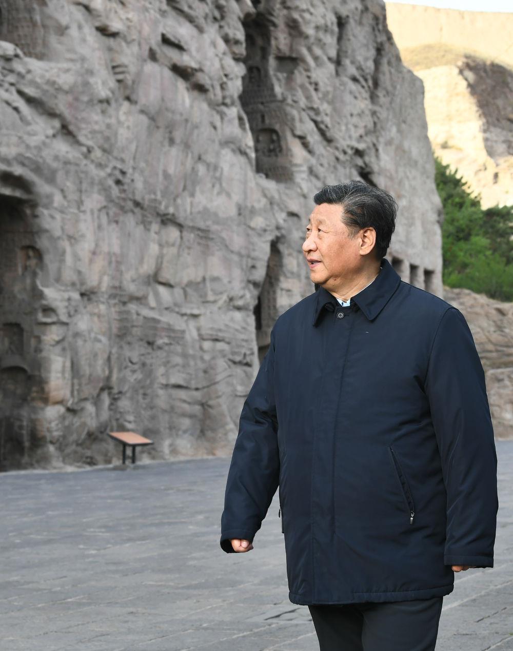 2020年5月11日，习近平总书记在山西云冈石窟实地了解历史文化遗产保护情况。
