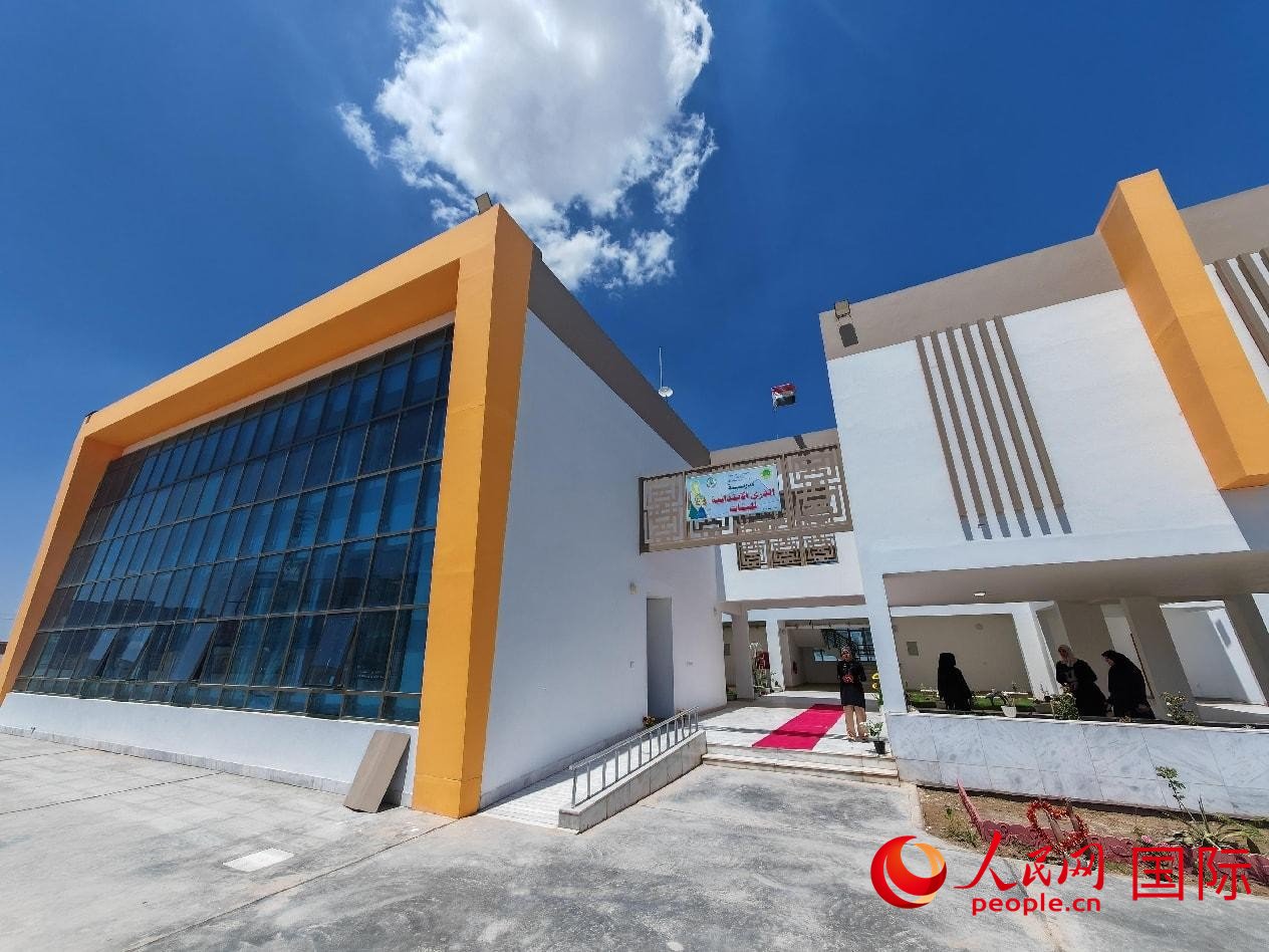 图为阿尔·图拉女子学校校园一景。人民网记者 管克江摄