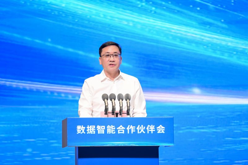 图为河南省人民政府国有资产监督管理委员会党委委员、副主任李海峰。