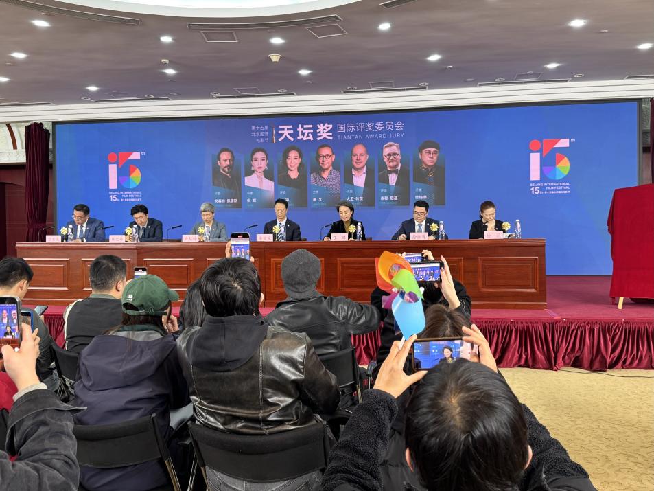 发布会现场公布本届天坛奖国际评委会阵容。人民网记者 刘微摄