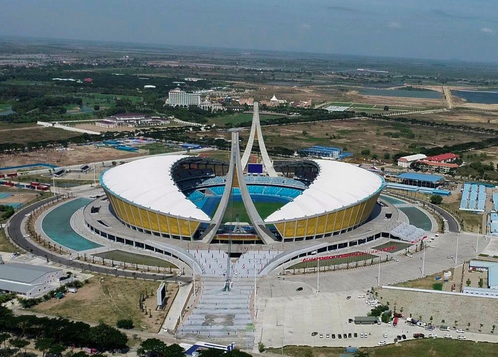 由中国援建的柬埔寨国家体育场项目于2021年12月18日正式启用。